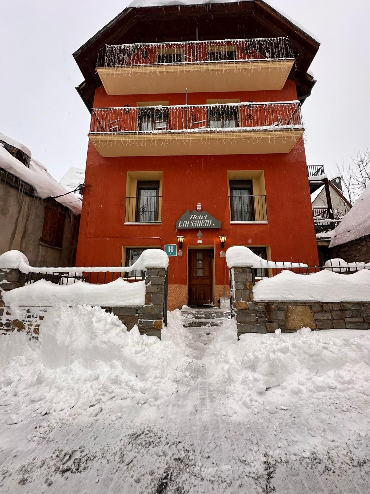 Hotel Saueth Tredos Luaran gambar